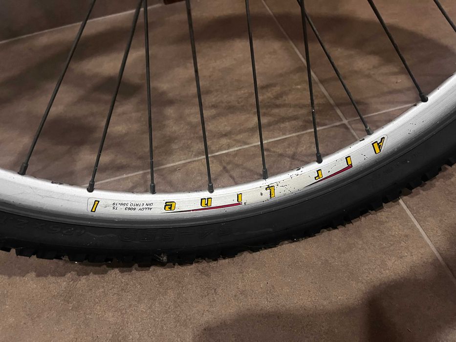 Vendo bicicleta com marcas de uso