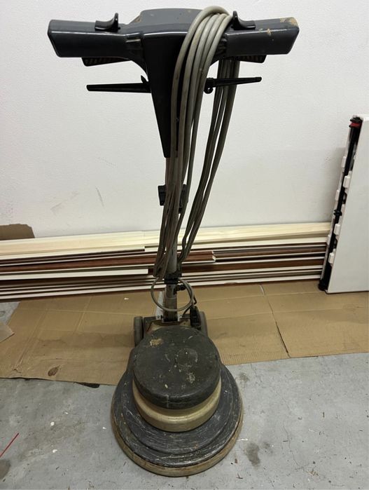 Maquina para despolir pavimentos em madeira