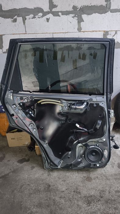 Двері Nissan Rogue T32 на запчастини (скло, накладки, карта, замок, динамік, хром, проводка і т.д.)