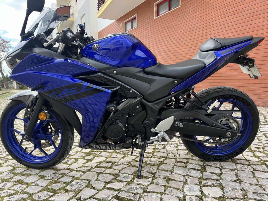 Yamaha R3 como nova