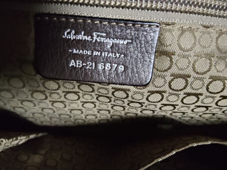 Fabulosa Mala em Pele Granulada Castanha marca Salvatore Fe