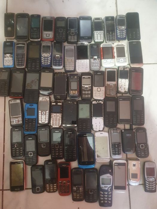 Кнопочні  Мобільні телефони Nokia