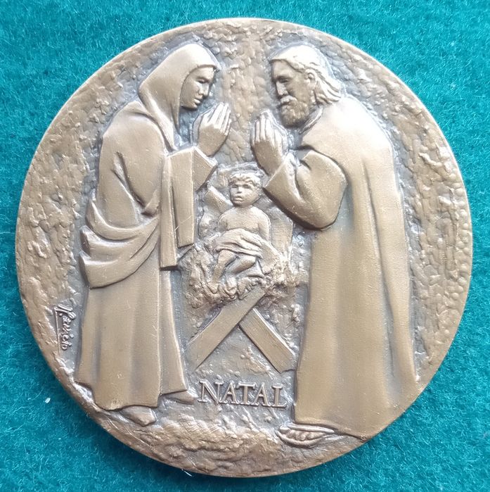 Medalha natal menino nas palhinhas