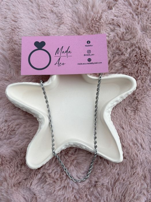 Vendo Colar e Pulseira torcida. NOVO