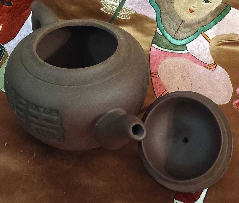 Disponível, Bonito Set de Chá, em Cerâmica Chinesa, encontra-se em muito bom estado.
