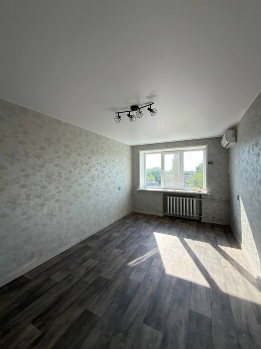 Продаж великої двох кімнатної квартири