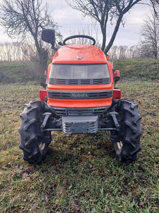 японський мінітрактор Kubota