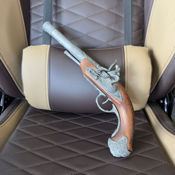 Pistola flintlock antiga ornamentada – peça decorativa