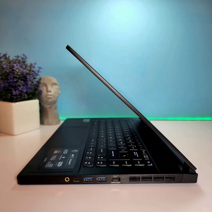 Ігровий ноутбук  MSI GS66 Stealth / i7-10750H / RTX 2060 6GB / 16GB RAM / 512 SSD / Метал