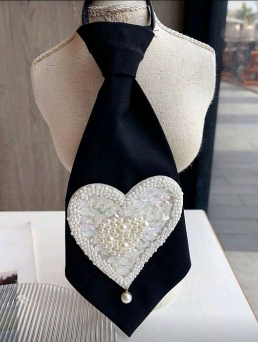 Przepiękny krawat damski