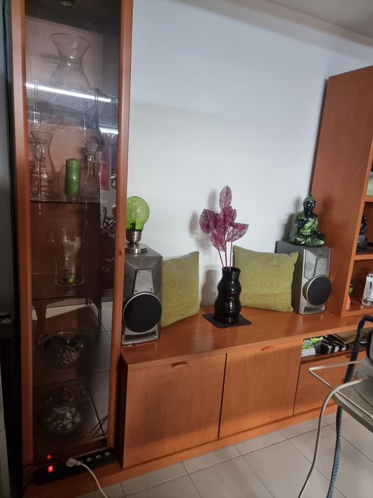 Móvel sala de cerejeira com cristaleira
