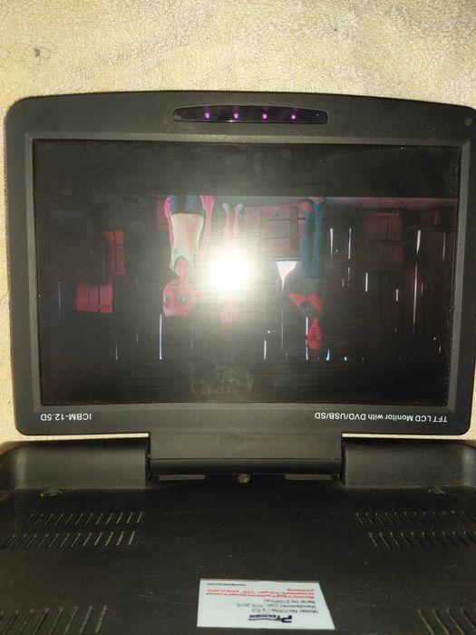 Monitor sufitowy z odtwarzaczem DVD