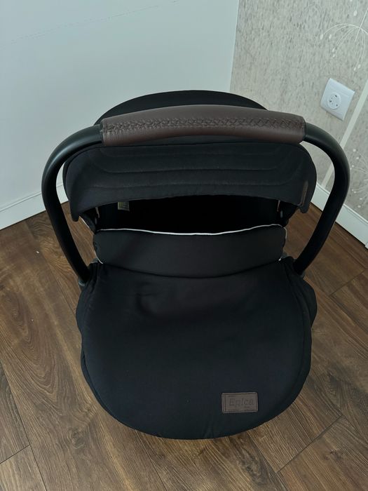 Автокрісло carello epica