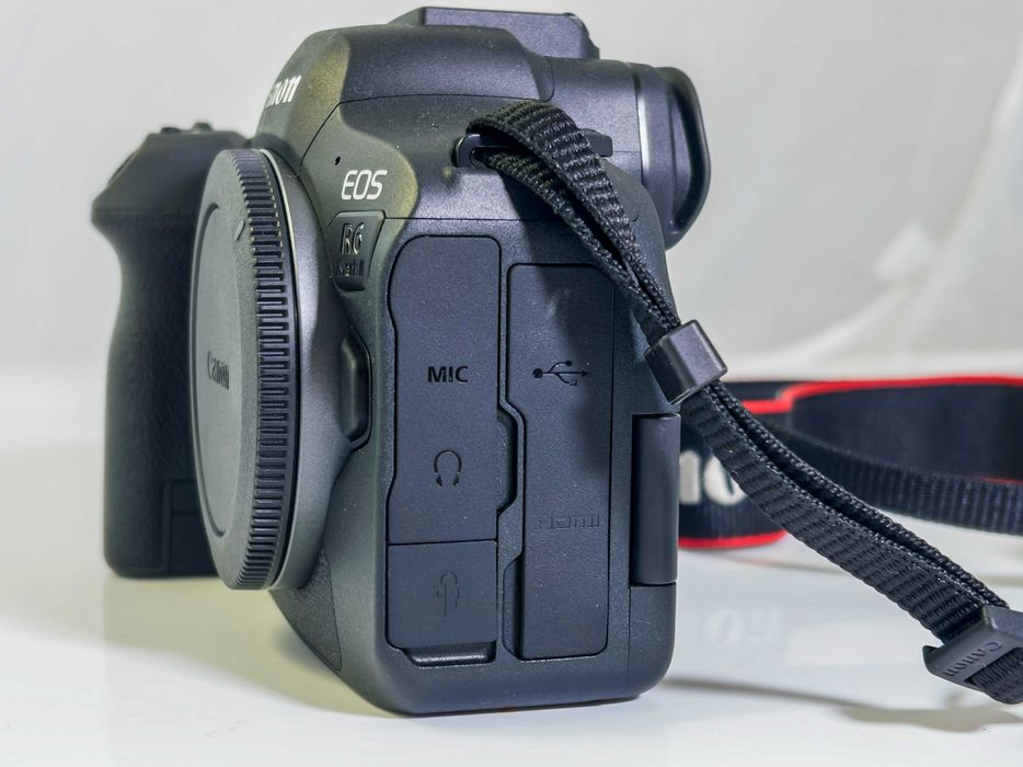 Canon EOS R6 Mk II com 1081 disparos - como nova