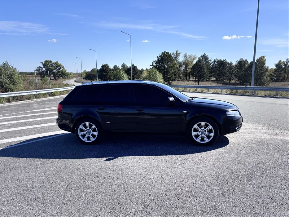 легковий автомобіль Audi