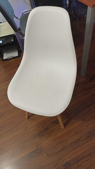 Krzesła białe Ikea