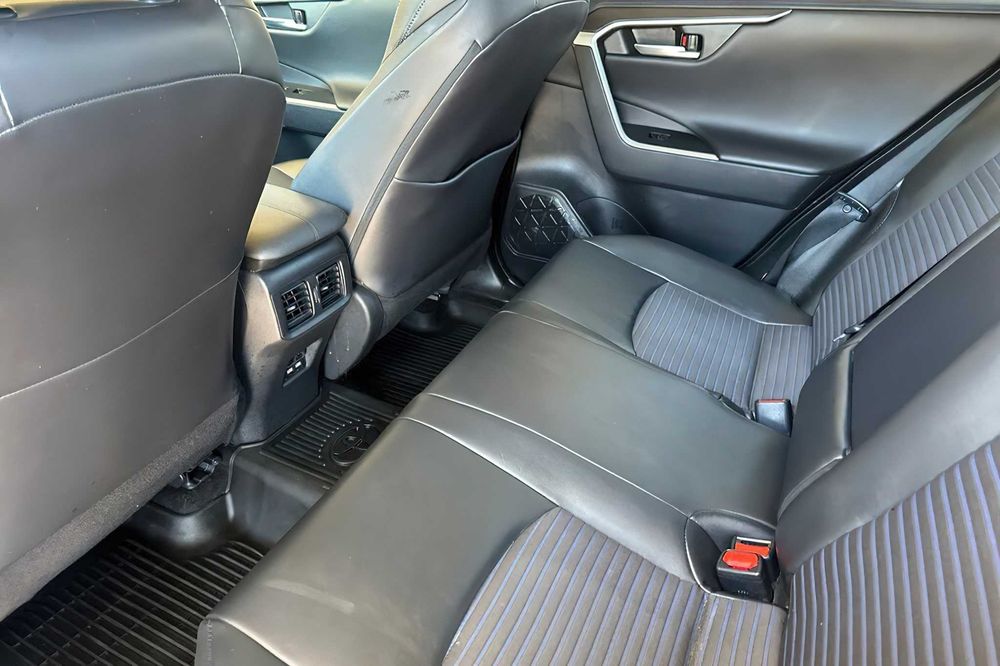 Toyota RAV4 XSE 2021 зі США, від $11 891 — доставка й розмитнення під ключ