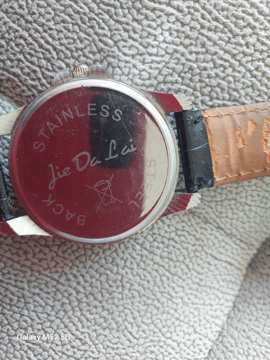 Zegarek duża tarcza kryształki