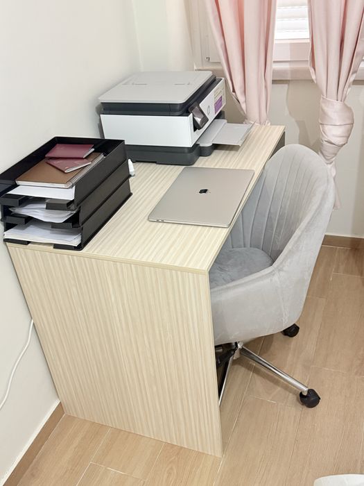 Secretaria com cadeira  giratoria