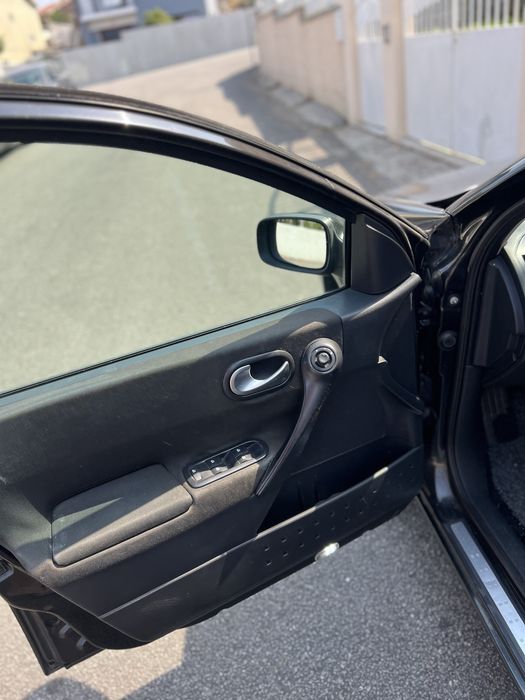 Reno megane 2.   2004