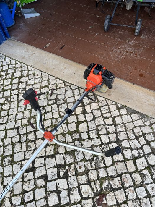 Roçadeira Kubota D430 - bom estado
