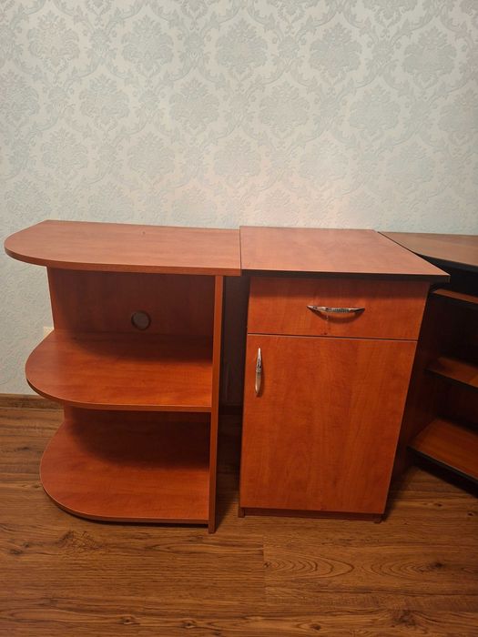 Комп'ютерний стіл з  тумбами