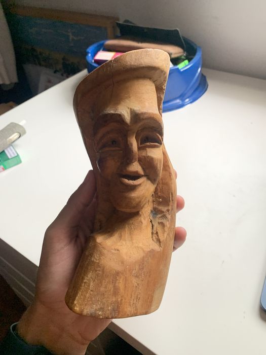 Estatua esculpida á mao , estatua madeira