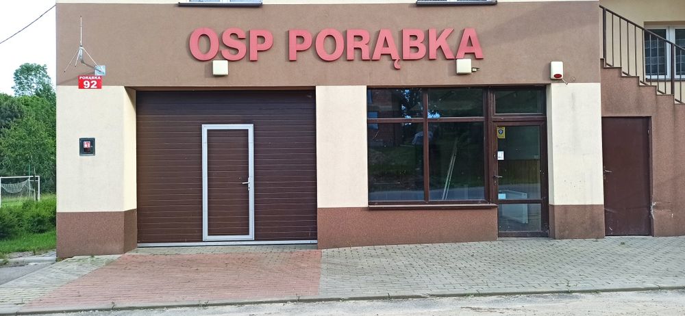 Do wynajęcia lokal usługowi-handlowy duży monitorowany parking, ogrzewanie.
