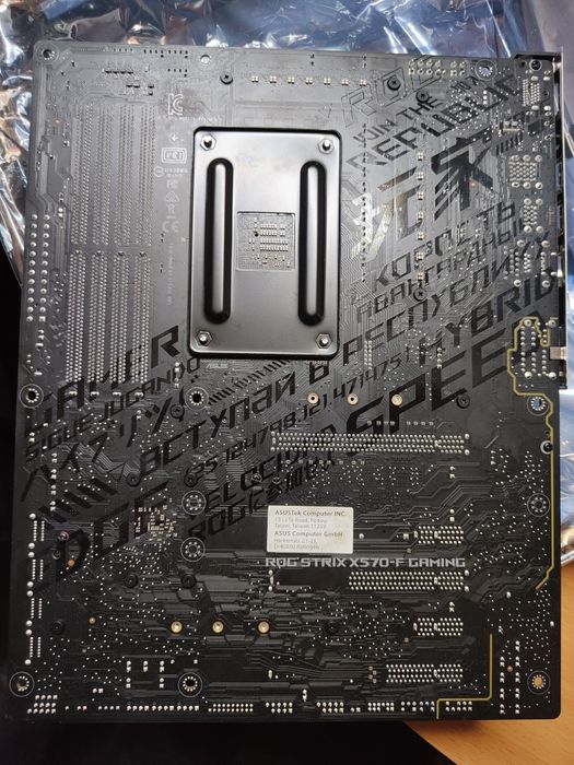 Ігрова матплата Asus ROG Strix X570-F Gaming  AM4 Amd ryzen потужна