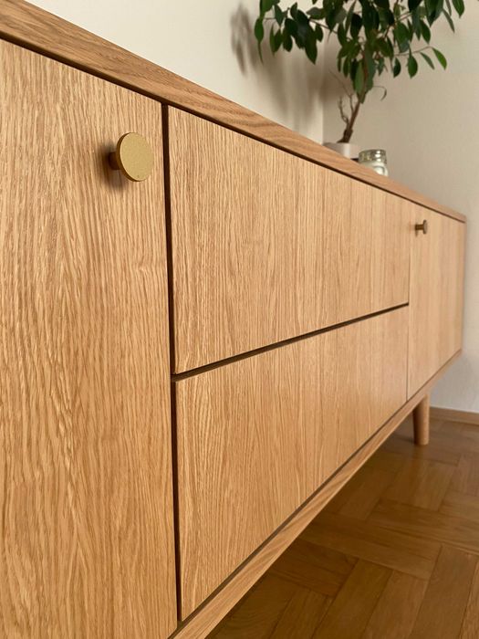 Szafka RTV sideboard 200cm z szufladami tip-on i pionowym usłojeniem