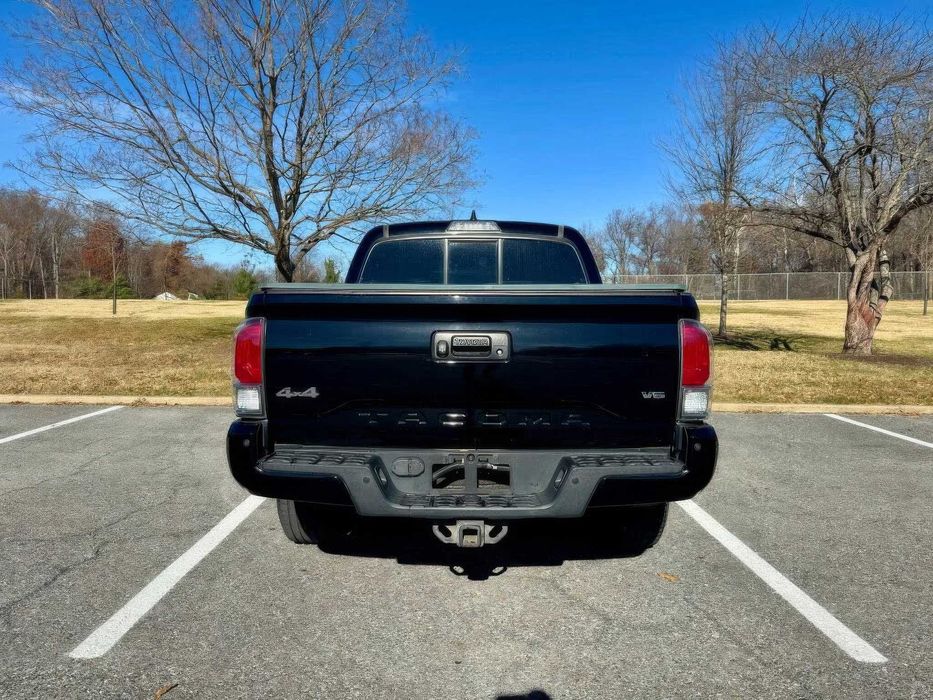 Toyota Tacoma      2016