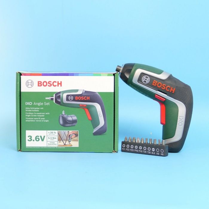 Акумуляторна електровикрутка Bosch IXO 7 Angle Set (06039E0003) з кутовою насадкою. Аккумуляторная отвертка Bosch IXO 7 Angle Set  с угловой насадкой.