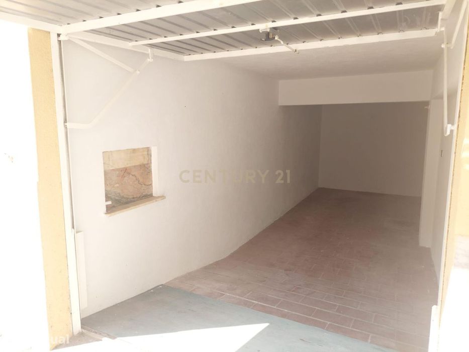 Garagem para Arrendamento – Mem Martins