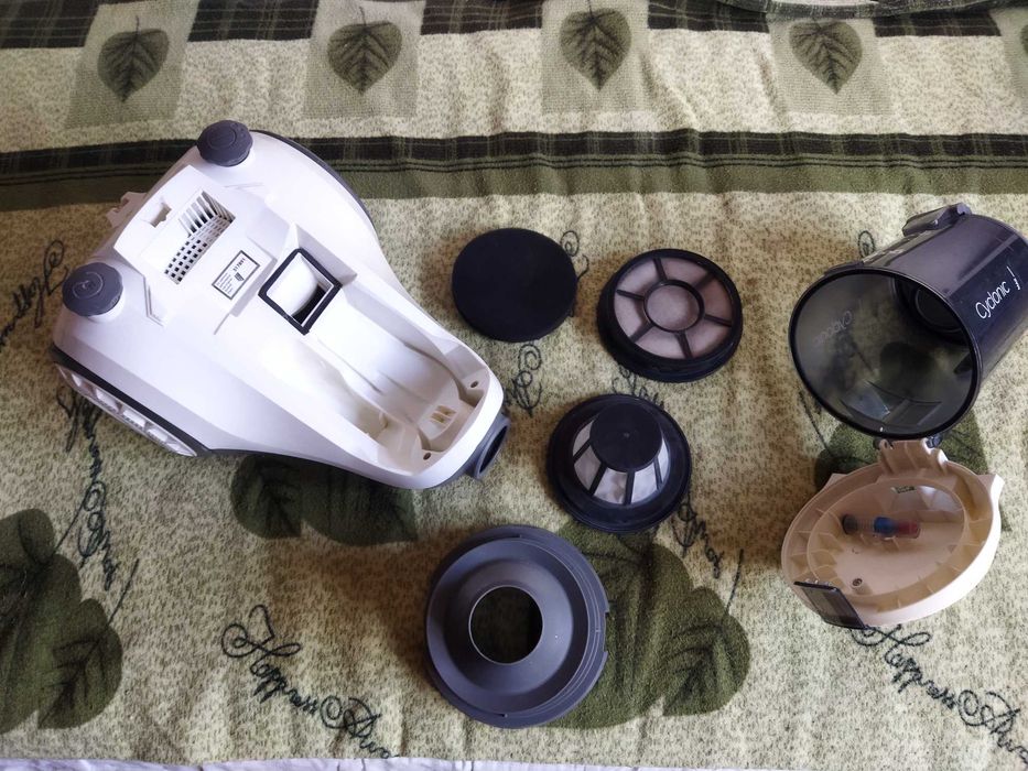 Пылесос Gorenje с контейнером 1900W.