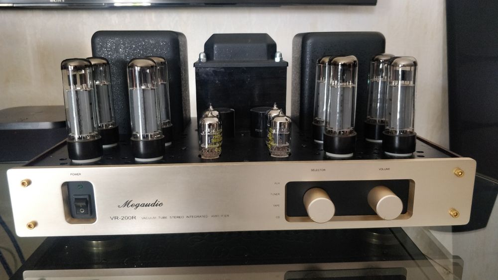 Megaudio VR 200R (Amplificador válvulas El 34)