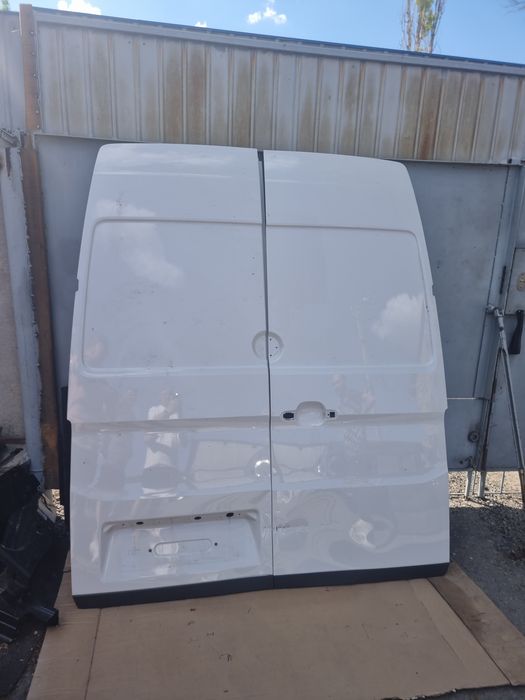 VW Crafter (MB Sprinter) задние распашные двери 2023г.