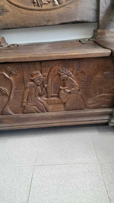 Banco Centenário de Madeira Maciça – Antigo de Mosteiro e Igreja