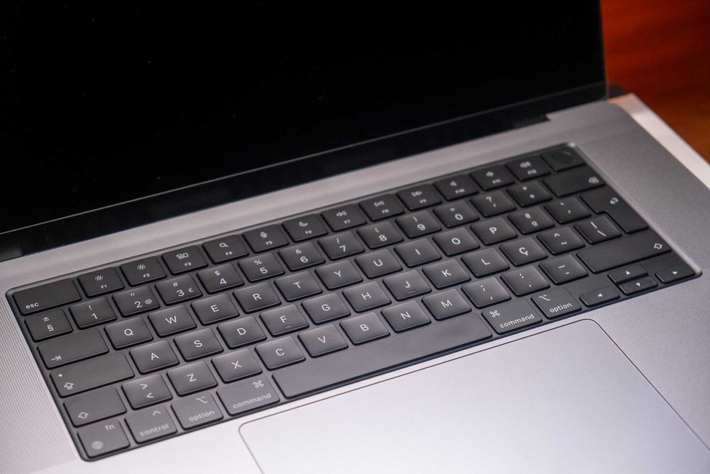 MacBook Pro 16" M1 Pro – 16GB RAM / 512GB SSD - COMO NOVO