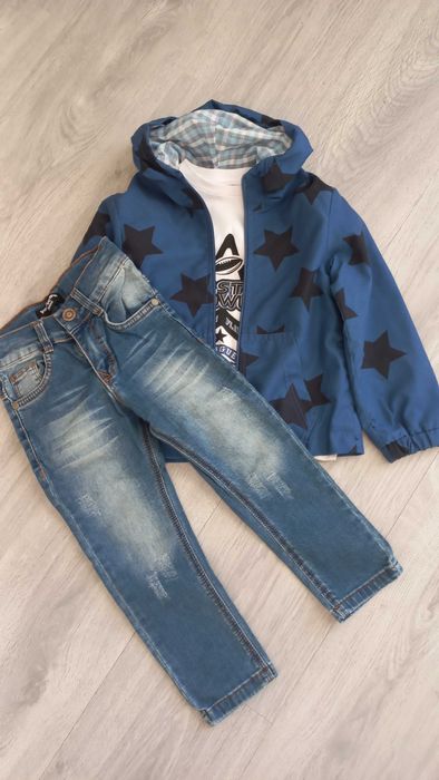 Komplet dla chłopca : wiatrówka , raglan  , jeansy