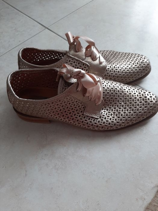 Sapatos n 39 dourados