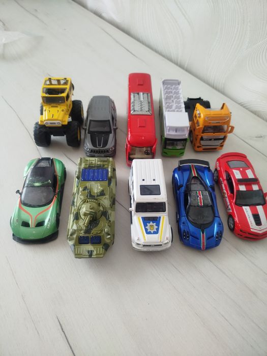 Машинки 450 грн за 10 шт.