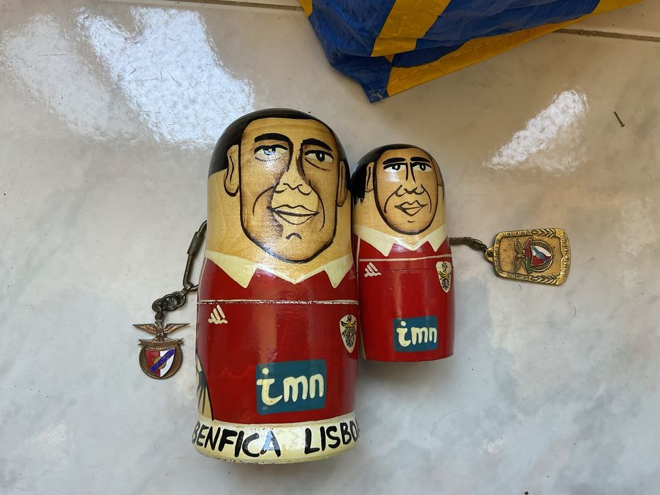 Artigos antigos do Benfica, matrioska e dois porta chaves