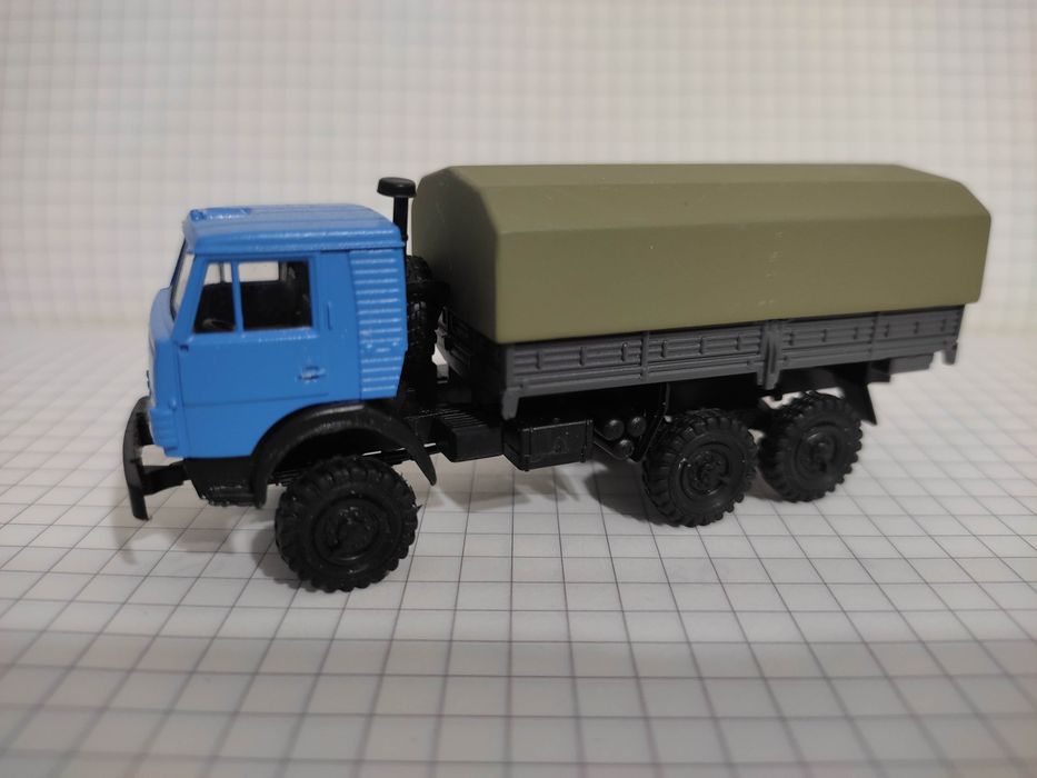 Plandeka KAMAZ w skali 1:87