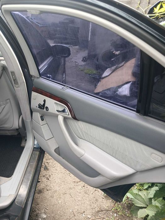 власний автомобіль Мерседес