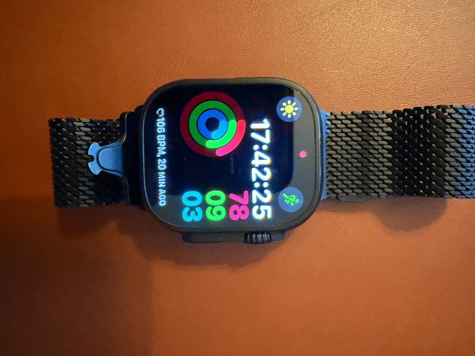 Apple Watch Ultra 3 Cellular - 49mm - Titânio preto | Loop - Preto - M