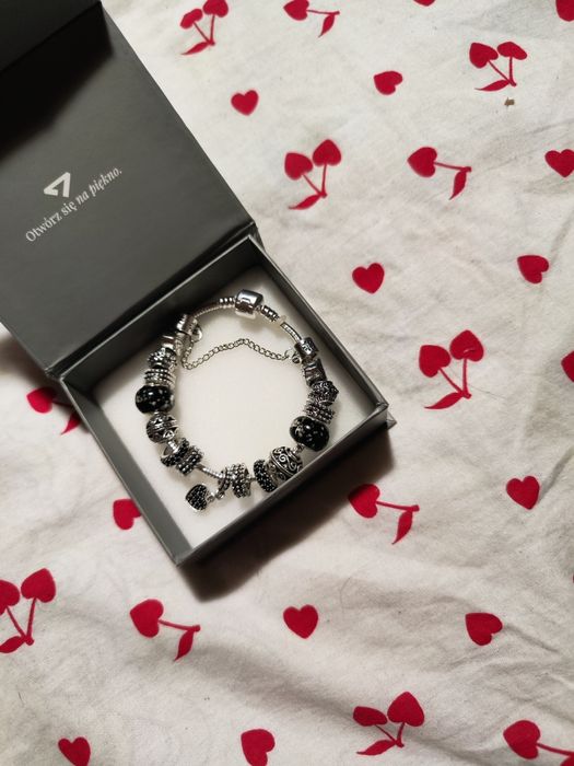 Bransoletka charms