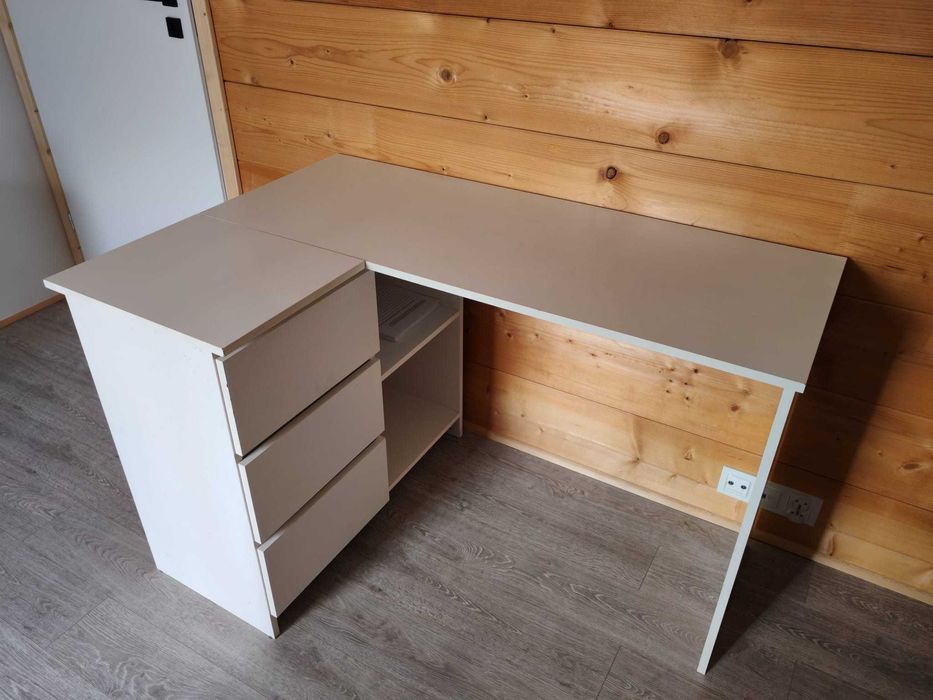 Białe biurko stan bdb