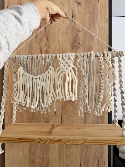 Półka wisząca w stylu boho – makrama