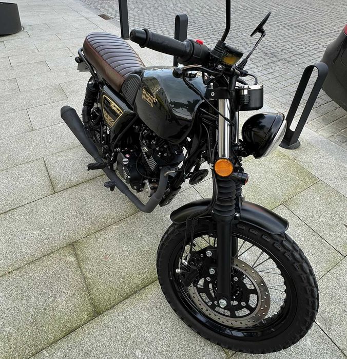 Bluroc Legend 125 – Café Racer, muito económica e apenas 5000km
