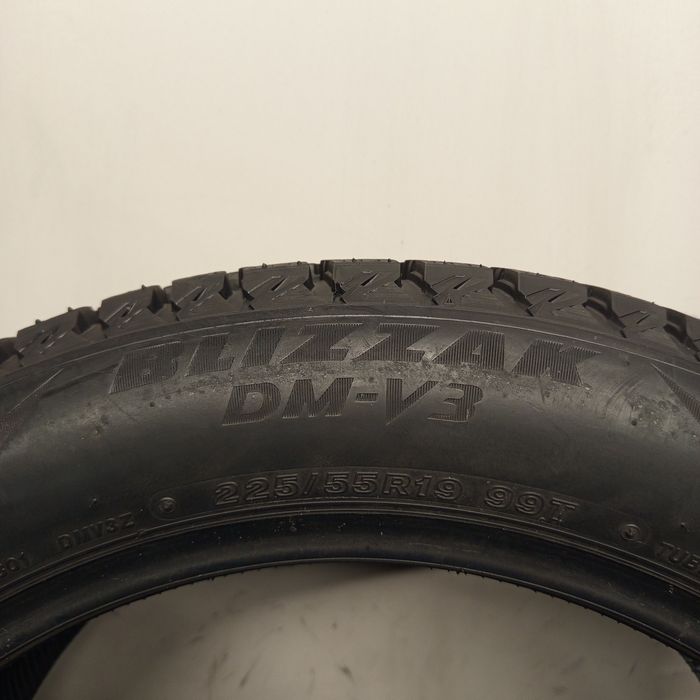 225/55R19 Bridgestone Blizak Dm-V3